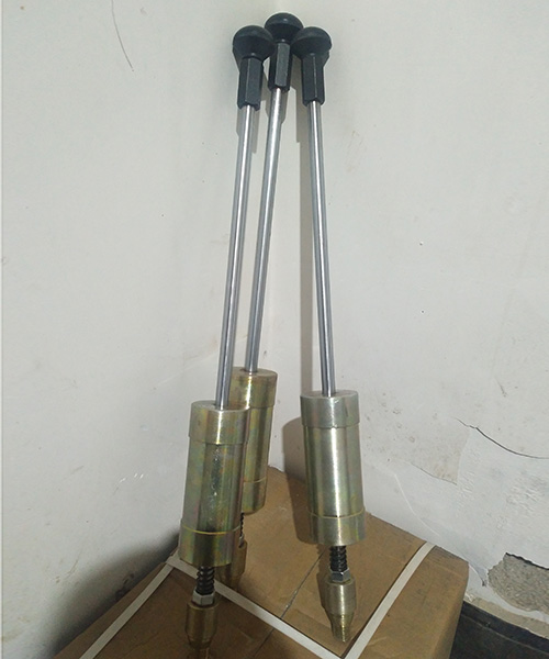 取芯钻头卡钻取出器